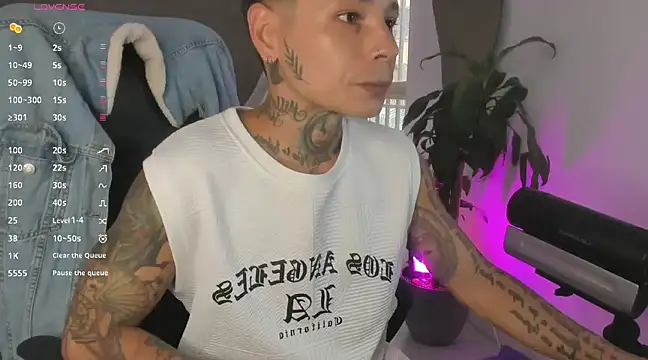 Snapshot of tattokoi chatting on 03/14/25, 07:55 tattokoi online show from 03/14/25, 07:55