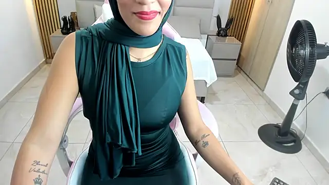 Zulema hamdi online show from 02/10/25, 04:04