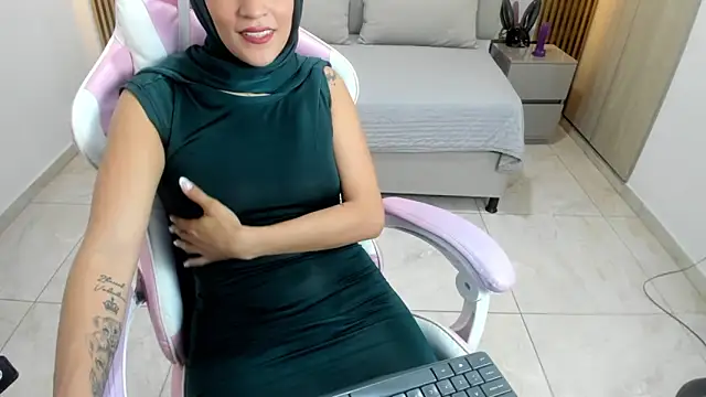 Snapshot of Zulema_hamdi chatting on 03/01/25, 02:34 Zulema hamdi online show from 03/01/25, 02:34