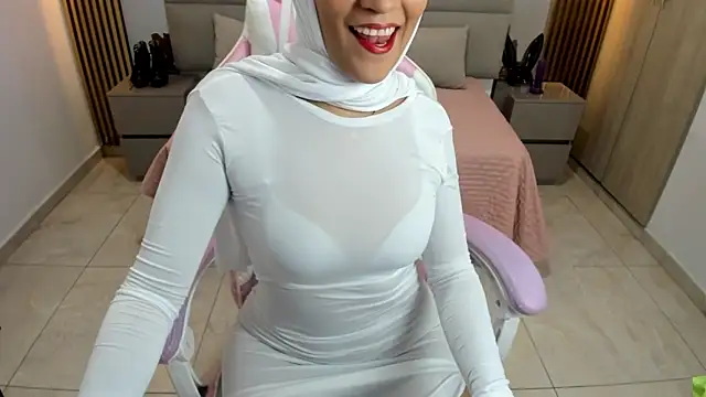 Snapshot of Zulema_hamdi chatting on 03/04/25, 11:08 Zulema hamdi online show from 03/04/25, 11:08