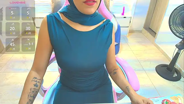 Snapshot of Zulema_hamdi chatting on 03/05/25, 11:06 Zulema hamdi online show from 03/05/25, 11:06