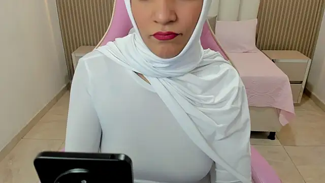 Snapshot of Zulema_hamdi chatting on 03/10/25, 02:17 Zulema hamdi online show from 03/10/25, 02:17