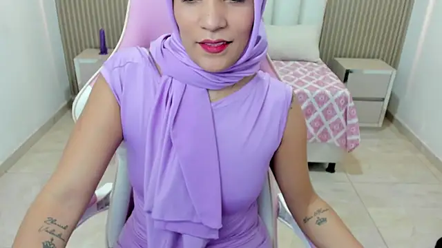 Snapshot of Zulema_hamdi chatting on 03/19/25, 06:24 Zulema hamdi online show from 03/19/25, 06:24
