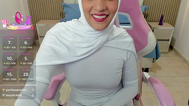 Snapshot of Zulema_hamdi chatting on 03/22/25, 02:27 Zulema hamdi online show from 03/22/25, 02:27