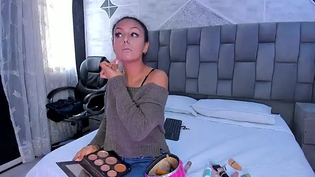 Snapshot of DalayMoore chatting on 09/20/25, 04:52 DalayMoore online show from 09/20/25, 04:52