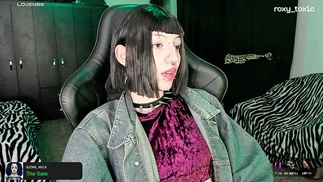 roxy toxic online show from 10/09/25, 01:25