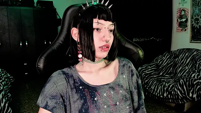 Snapshot of roxy_toxic chatting on 01/12/26, 11:54 roxy toxic online show from 01/12/26, 11:54