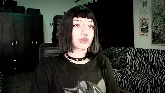 Snapshot of roxy_toxic chatting on 02/24/26, 12:52 roxy toxic online show from 02/24/26, 12:52