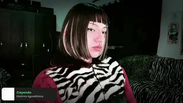 Snapshot of roxy_toxic chatting on 05/21/26, 12:39 roxy toxic online show from 05/21/26, 12:39