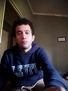 Snapshot of EstebanAkyLu chatting on 08/01/26, 03:44 EstebanAkyLu online show from 08/01/26, 03:44