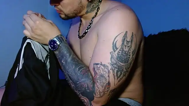 Snapshot of Lliam_2 chatting on 09/26/25, 04:05 Lliam 2 online show from 09/26/25, 04:05