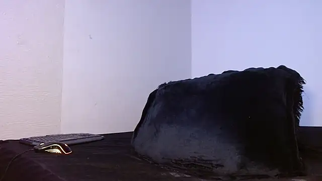 Snapshot of Lliam_2 chatting on 09/29/25, 03:44 Lliam 2 online show from 09/29/25, 03:44