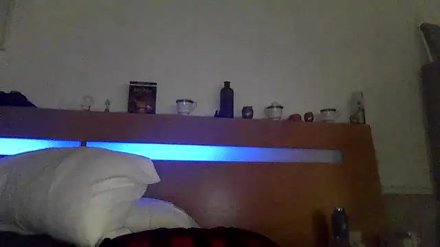 Snapshot of yourcourage1 chatting on 10/14/25, 02:34 yourcourage1 online show from 10/14/25, 02:34