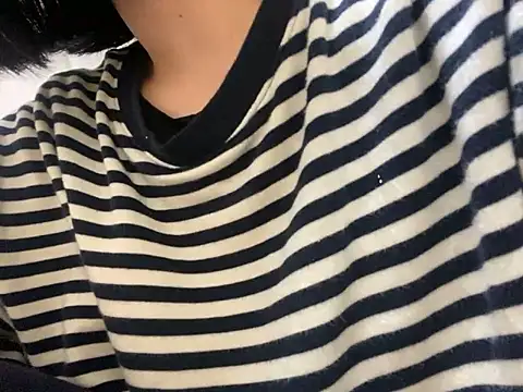 Snapshot of riri_riri_jp chatting on 11/08/25, 03:45 riri riri jp online show from 11/08/25, 03:45