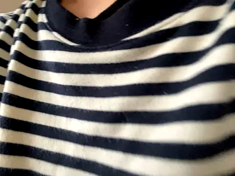 Snapshot of riri_riri_jp chatting on 11/16/25, 02:50 riri riri jp online show from 11/16/25, 02:50