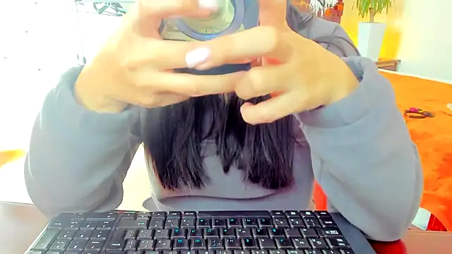 Tianiaa online show from 10/22/25, 07:41