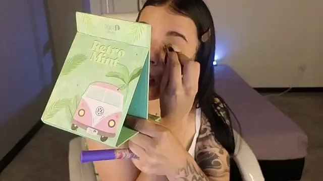 Nicole Foxx  online show from 10/09/25, 07:56