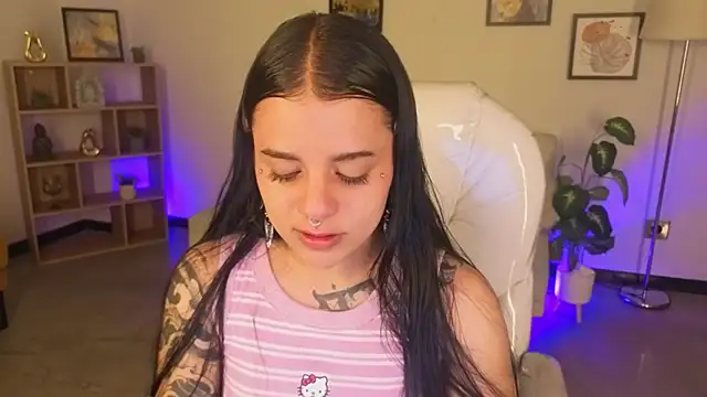 Nicole Foxx  online show from 11/07/25, 08:20