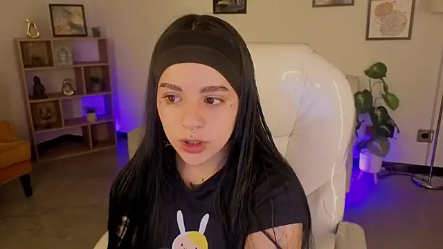 Nicole Foxx  online show from 11/13/25, 07:57