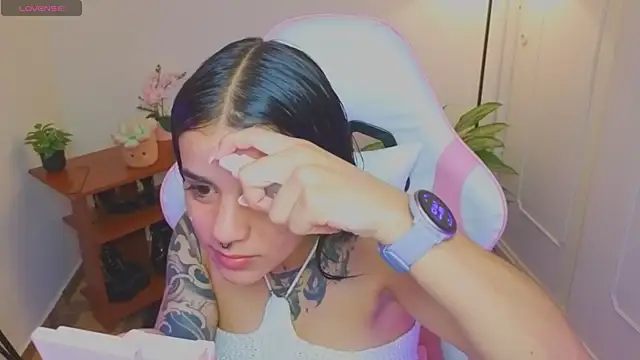 Nicole Foxx  online show from 06/12/26, 06:40
