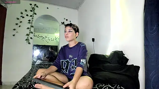 Snapshot of Odeth_ chatting on 11/11/25, 03:50 Odeth online show from 11/11/25, 03:50