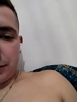 Snapshot of Pesos17 chatting on 09/28/25, 03:23 Pesos17 online show from 09/28/25, 03:23