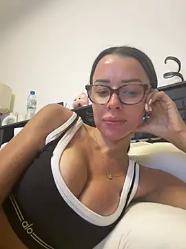 Snapshot of SexySophiaax chatting on 03/27/26, 03:45 SexySophiaax online show from 03/27/26, 03:45