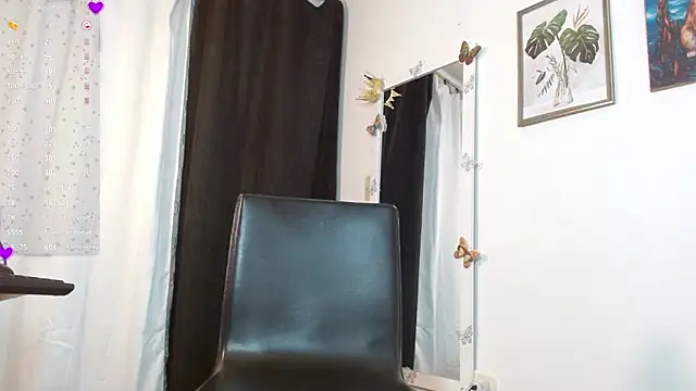 Snapshot of SophiaJohnson_17 chatting on 10/03/25, 08:50 SophiaJohnson 17 online show from 10/03/25, 08:50