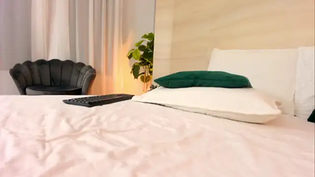 EllaWhiteX online show from 05/22/26, 05:07