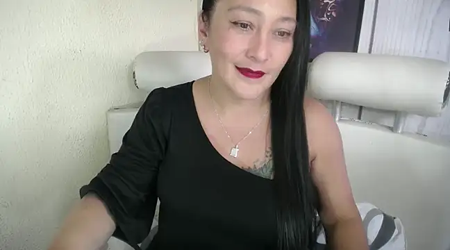 Snapshot of JULIANAWET69 chatting on 01/02/25, 06:56 JULIANAWET69 online show from 01/02/25, 06:56