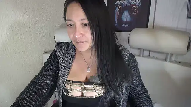 Snapshot of JULIANAWET69 chatting on 01/05/25, 04:04 JULIANAWET69 online show from 01/05/25, 04:04