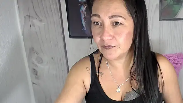 Snapshot of JULIANAWET69 chatting on 11/02/25, 03:53 JULIANAWET69 online show from 11/02/25, 03:53