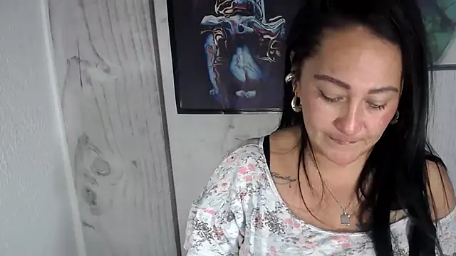 Snapshot of JULIANAWET69 chatting on 11/09/25, 02:54 JULIANAWET69 online show from 11/09/25, 02:54