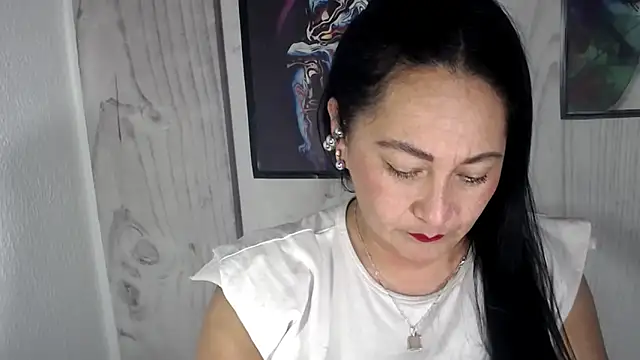 Snapshot of JULIANAWET69 chatting on 11/21/25, 04:33 JULIANAWET69 online show from 11/21/25, 04:33