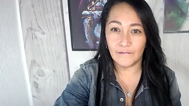 Snapshot of JULIANAWET69 chatting on 11/24/25, 04:23 JULIANAWET69 online show from 11/24/25, 04:23