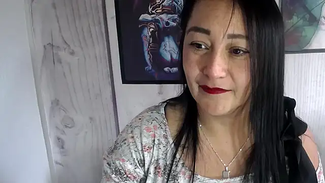 Snapshot of JULIANAWET69 chatting on 11/26/25, 05:03 JULIANAWET69 online show from 11/26/25, 05:03