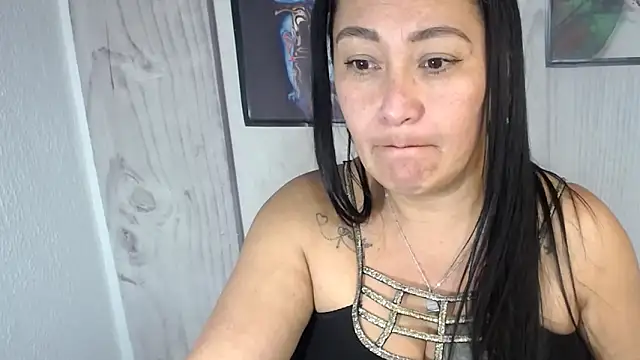 Snapshot of JULIANAWET69 chatting on 11/29/25, 04:04 JULIANAWET69 online show from 11/29/25, 04:04