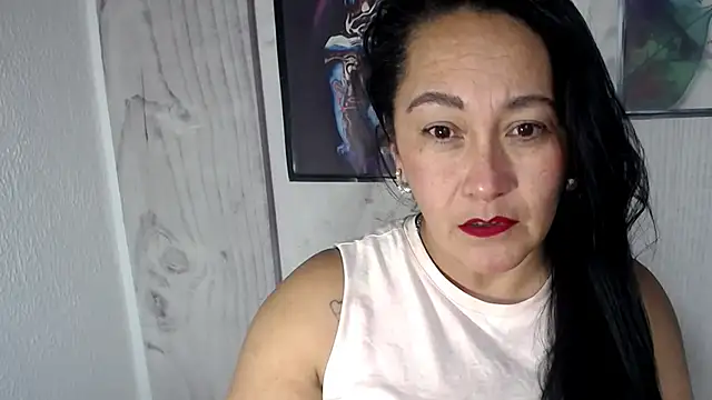 Snapshot of JULIANAWET69 chatting on 12/02/25, 04:29 JULIANAWET69 online show from 12/02/25, 04:29