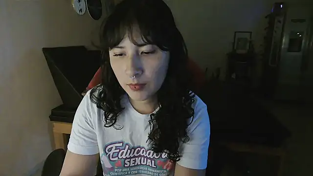 Snapshot of GinnyDelice chatting on 10/22/25, 02:12 GinnyDelice online show from 10/22/25, 02:12