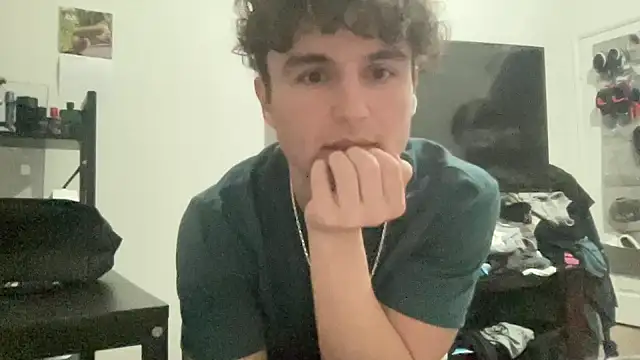 Snapshot of ryan_28747 chatting on 12/14/25, 02:06 ryan 28747 online show from 12/14/25, 02:06