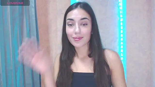 Lovelllyy online show from 10/21/25, 09:43