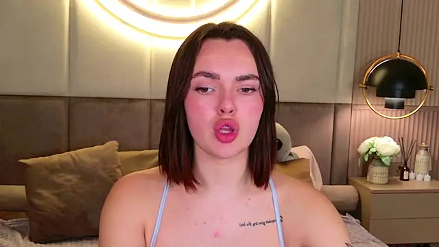 LauraBrigs online show from 01/26/25, 05:23