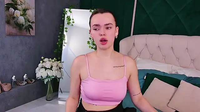 LauraBrigs online show from 01/27/25, 09:13