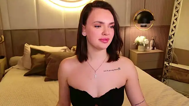 LauraBrigs online show from 03/11/25, 06:21