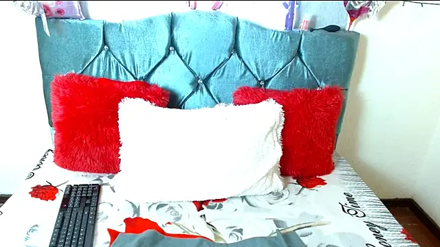 queencarlota82 online show from 02/17/25, 02:26