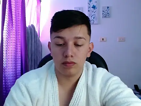 Snapshot of Alan_red chatting on 10/02/25, 02:13 Alan red online show from 10/02/25, 02:13