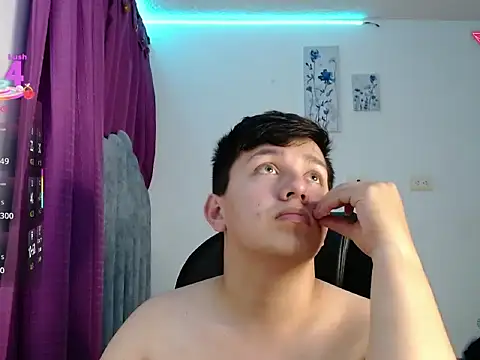 Snapshot of Alan_red chatting on 10/31/25, 12:22 Alan red online show from 10/31/25, 12:22