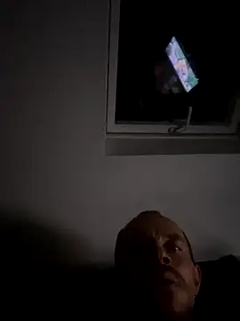 Snapshot of wyattstone chatting on 11/09/25, 03:05 wyattstone online show from 11/09/25, 03:05