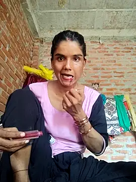 Snapshot of Sexy_Tanya69 chatting on 09/30/25, 05:56 Sexy Tanya69 online show from 09/30/25, 05:56