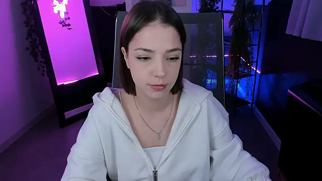 PamBeesly online show from 10/21/25, 06:36